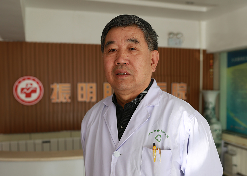 戚万峰